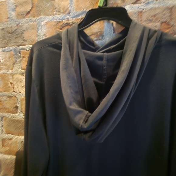 Black Puma long Sleeve pullover Hoodie - Picture 3 of 4